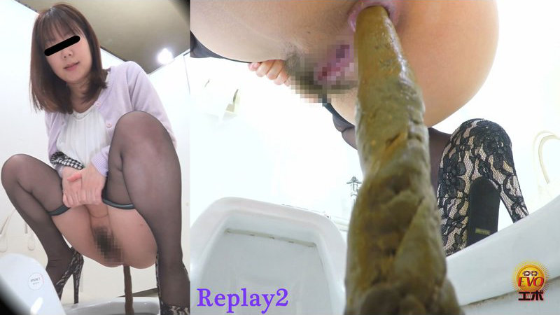 えげつないオナラを連発しながら化石のようなウンチを捻り出す女子を盗撮!