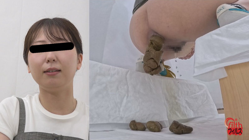 肛門接写&カメラ目線!照れながらもブリブリ大量うんちする素人娘!